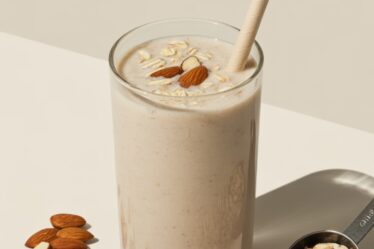 almond and oat shake