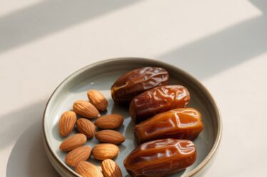 almond date shake recipe