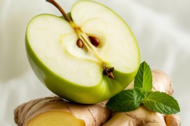 apple and ginger detox