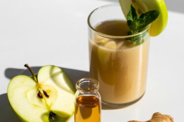 apple ginger detox shake