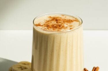 banana cinnamon sleep shake