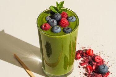 berry green tea shake