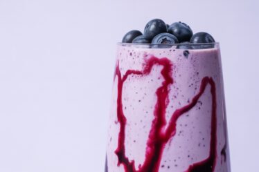 blueberry greek yogurt shake