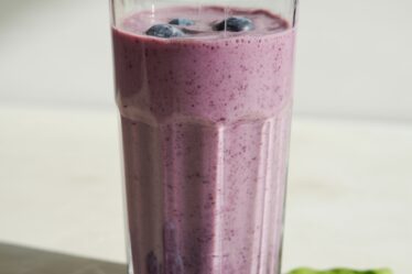 blueberry spinach energy shake