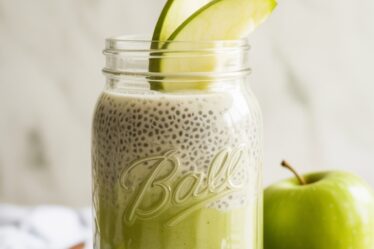 chia and apple smoothie