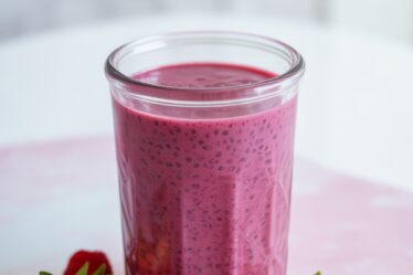 chia and berries smoothie