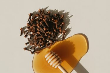 honey and clove remedy