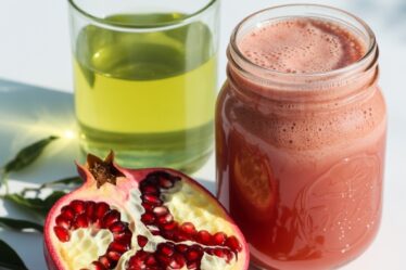 pomegranate green tea shake