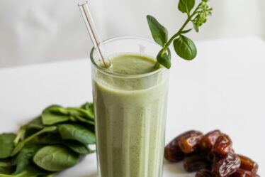 spinach dates pre workout shake