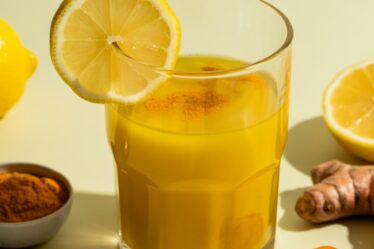 turmeric and lemon detox