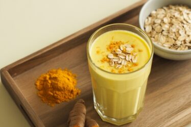 turmeric and oats shake